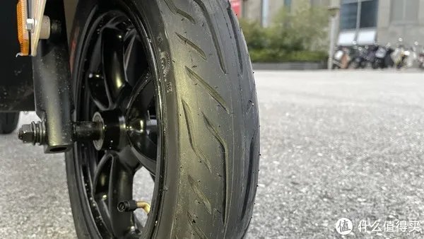 长续航+新配色!新国标下的明智之选,雅迪新款DE2电动自行车