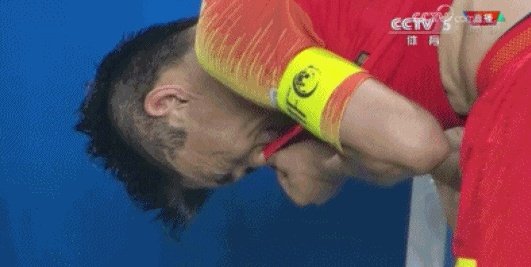 国足0:3输伊朗,里皮说对球员没有任何感谢,这是他任期最后一场,对此你怎么看?