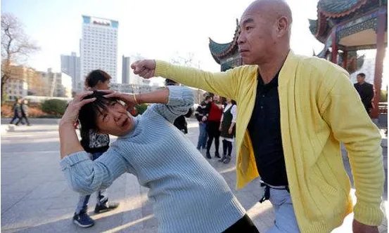 郑州公园叫停“尬舞” 是怎么回事？