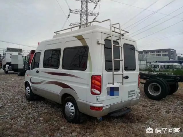 什么车既能轻度越野又能当房车？