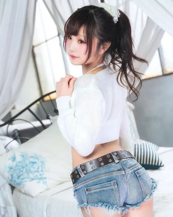 身材小巧的合法萝莉！11区嫩妹Coserふんたお美图赏