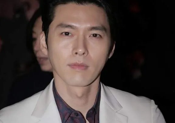江疏影因玄彬公布恋情事件吃味发文,她作为玄彬的小迷妹有过哪些追星举动?