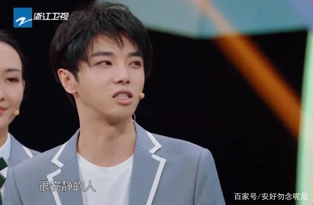 华晨宇谈大学恋情显痴情,前女友照片曝光身材苗条十分文静,他是要洗白吗?