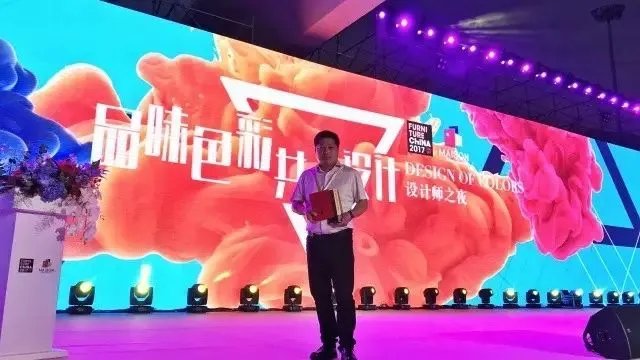这张拿了创新奖的圆桌,到底有什么不同?