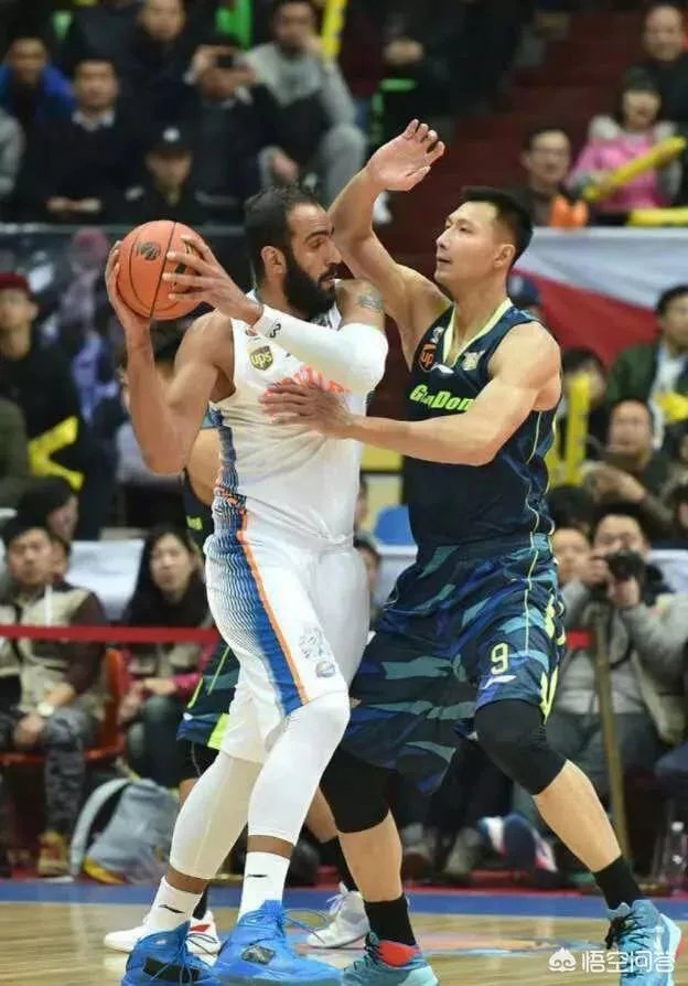 当年在天津世锦赛上,哈达迪为什么会做“摊手”动作侮辱易建联?当时发生了什么事?