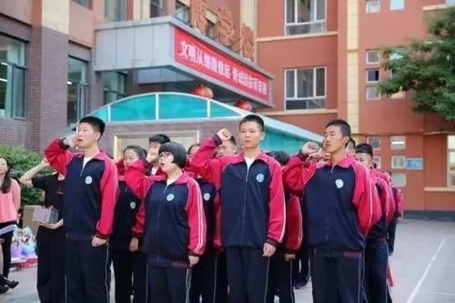 结合历史和现实,谈谈如何放飞青春梦想实现人生理想