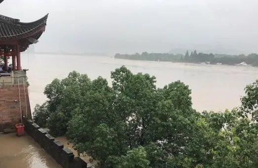 钱塘江流域洪水暴发 ?