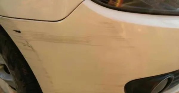 一车主不小心蹭了别人车留下纸条，反遭毒打，怎么处理了？