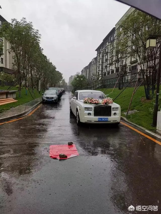 如果买一辆二手的劳斯莱斯在三线城市跑婚车,多久能回本?