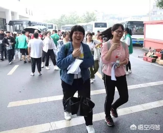 走出高考考场时,你想到的第一件事是什么?