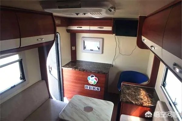 什么车既能轻度越野又能当房车？
