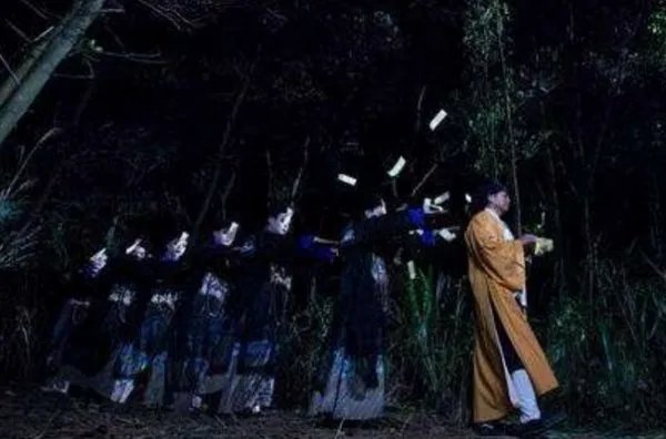 在鬼故事里为什么只有清朝有僵尸和赶尸？