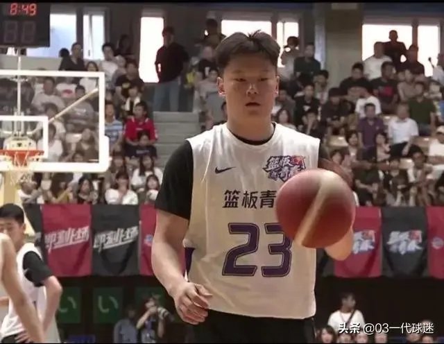 加强版李根！中国19岁篮球天才，轰32分，挂框暴扣，会是下一届男篮主力吗？