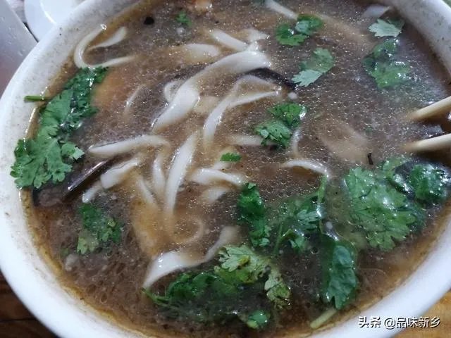 作为一个河南人，你是喜欢吃名气大的连锁烩面还是夫妻档小摊老店？