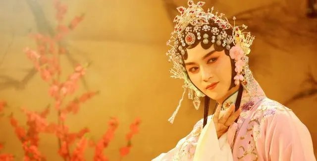 有哪些男明星的女装扮相很惊艳?