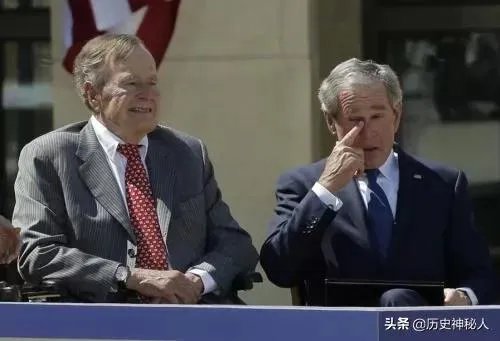 小布什当选美国