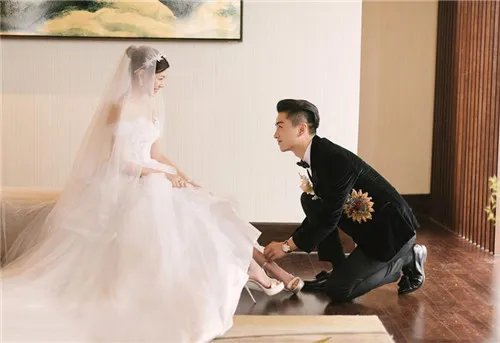 陈妍希婚纱照点评 挑选礼服时要注意什么