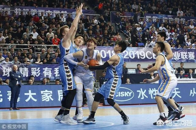 福建21分逆转终结北京13连胜，王哲林砍18+18完爆队内双外援，你怎么看？
