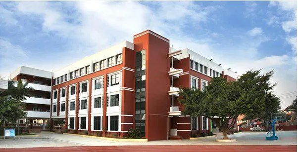 小学误开紫外线灯灼伤学生眼睛,此事学校会负全责吗?