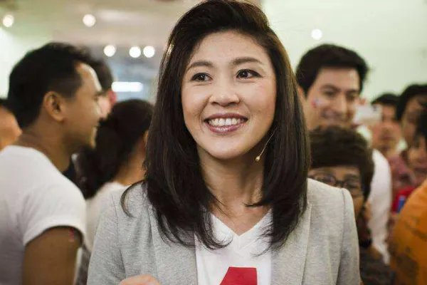 英拉被迫下台后又遭到通缉，为何还能逃出泰国呢？