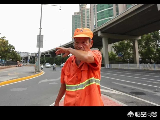 怎么看待环卫工这项工作,如果让你去做环卫工你愿意吗?