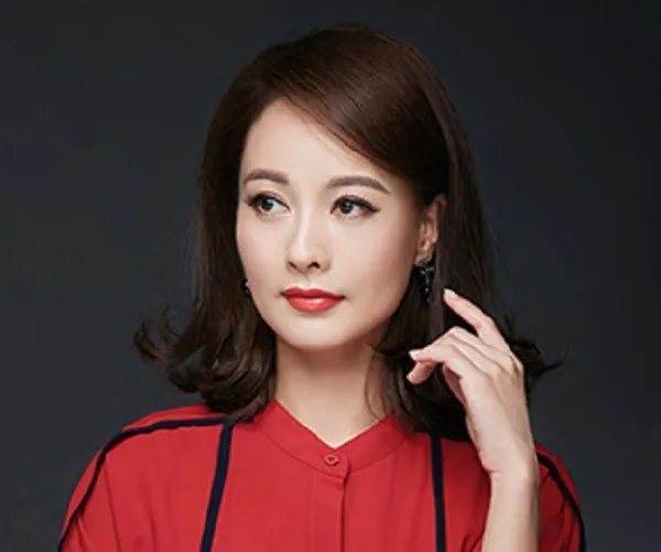 中央4台女主持人名字