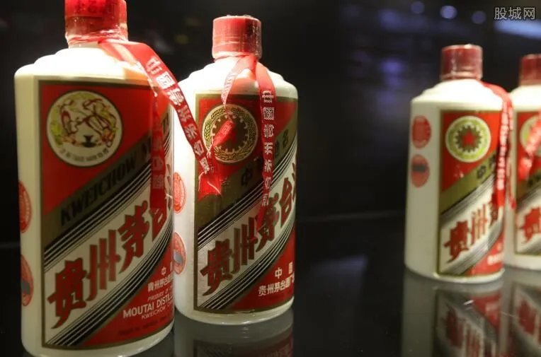 茅台市值超越LV 飞天茅台价格将逼近2000元一瓶