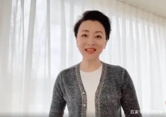 气质优雅的杨澜,她的脸在素颜照中是什么状态?