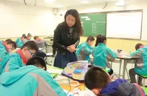 90后小学女教师两个月升任副校长,她有何过人之处?