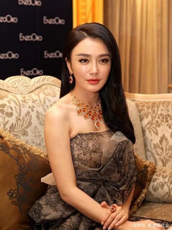 男友痴狂迷恋秦岚,他是不是不爱我,我该怎么办?
