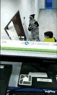网传疑似范冰冰怀孕傍大款系谣言，官方已经出来辟谣，这事你怎么看？