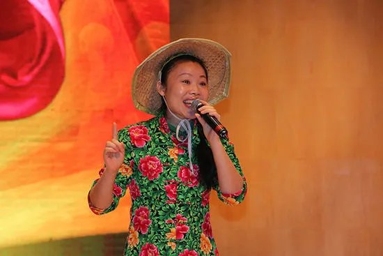 草帽姐的两件事颠覆了我们对她的认知!