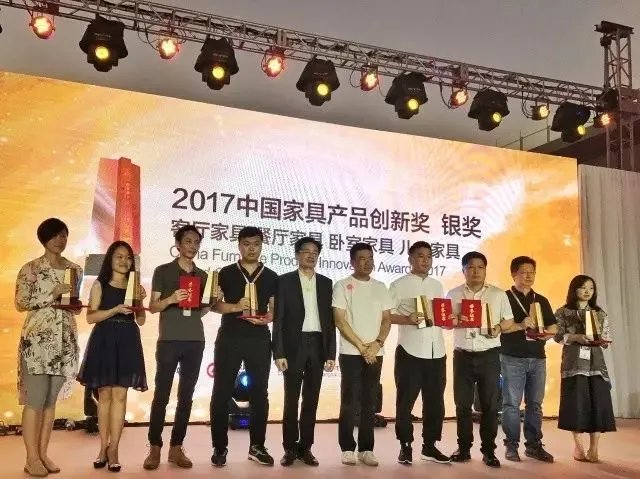 这张拿了创新奖的圆桌,到底有什么不同?