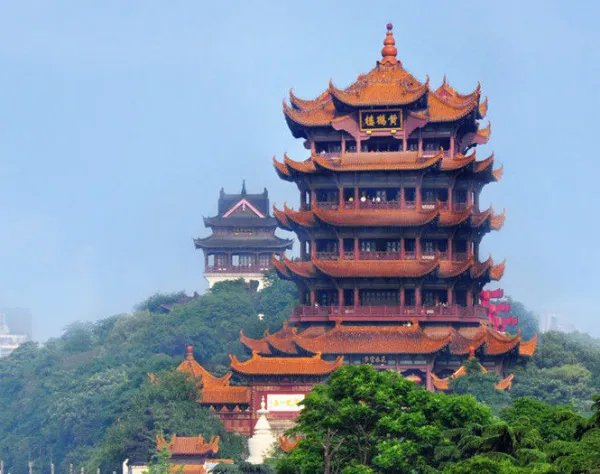 湖南周边省份有什么旅游景点适合暑假去玩吗?不要太远,就在湖南周边就好了。
