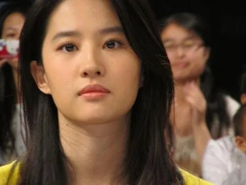 鹿晗和关晓彤恋情公布之后，为什么鹿晗的人气下降了？