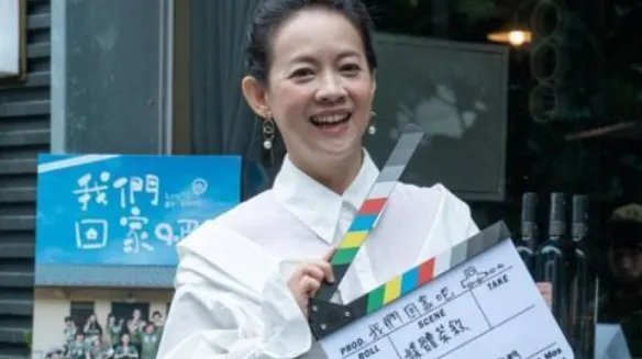 曾宝仪谈交往15年男友,不秀恩爱引争议,为何迟迟没有结婚的打算?