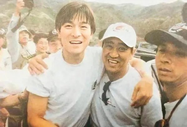 曾飞跃黄河为祖国献礼,真正的爱国艺人柯受良经历了啥?