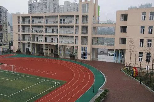 小学误开紫外线灯灼伤学生眼睛,此事学校会负全责吗?