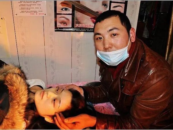 纹眉和绣眉哪个好?有什么区别?
