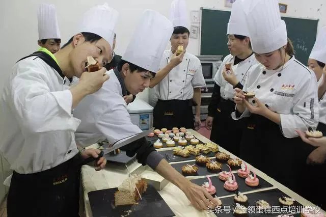 学蛋糕一般要学多久可以出师啊?