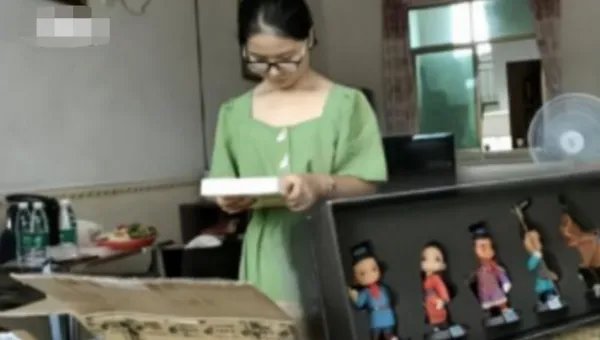 报北大考古女生收到50斤礼物是怎么回事?