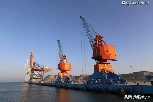 中巴合力开发的瓜达尔港，位置有多重要？