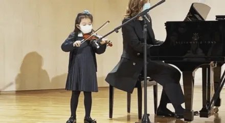 霍启刚带孩子们去听音乐会，三个子女长相曝光，一家人幸福满满，状态如何？