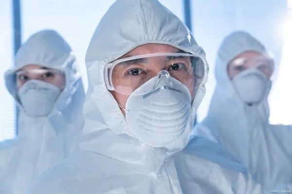 张文宏凌晨发文谈应对奥密克戎，从个人的角度看，我们该如何应对这种病毒？