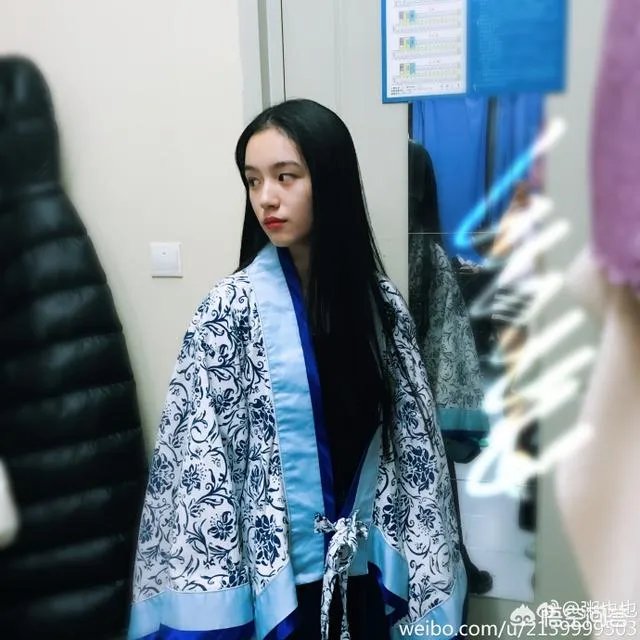 和董洁相比，新版冷清秋北影校花的颜值你觉得怎么样？