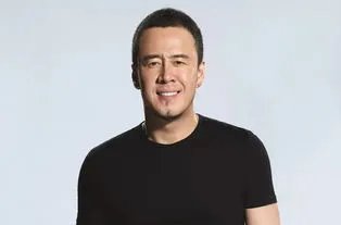 满50岁杨坤因初恋一直未婚,你会因为他的行为爱上他的歌吗?