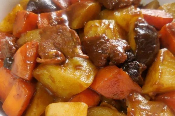 猪肉价格“跌跌不休”，我们马上能吃到平价猪肉了吗？