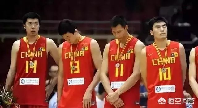 当年在天津世锦赛上,哈达迪为什么会做“摊手”动作侮辱易建联?当时发生了什么事?