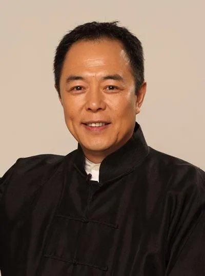 张铁林被曝感染新冠,经纪人辟谣从未离京,又秒删发帖让人忧,你怎么看?