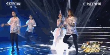 你知道哪些明星当众假唱被揭穿?